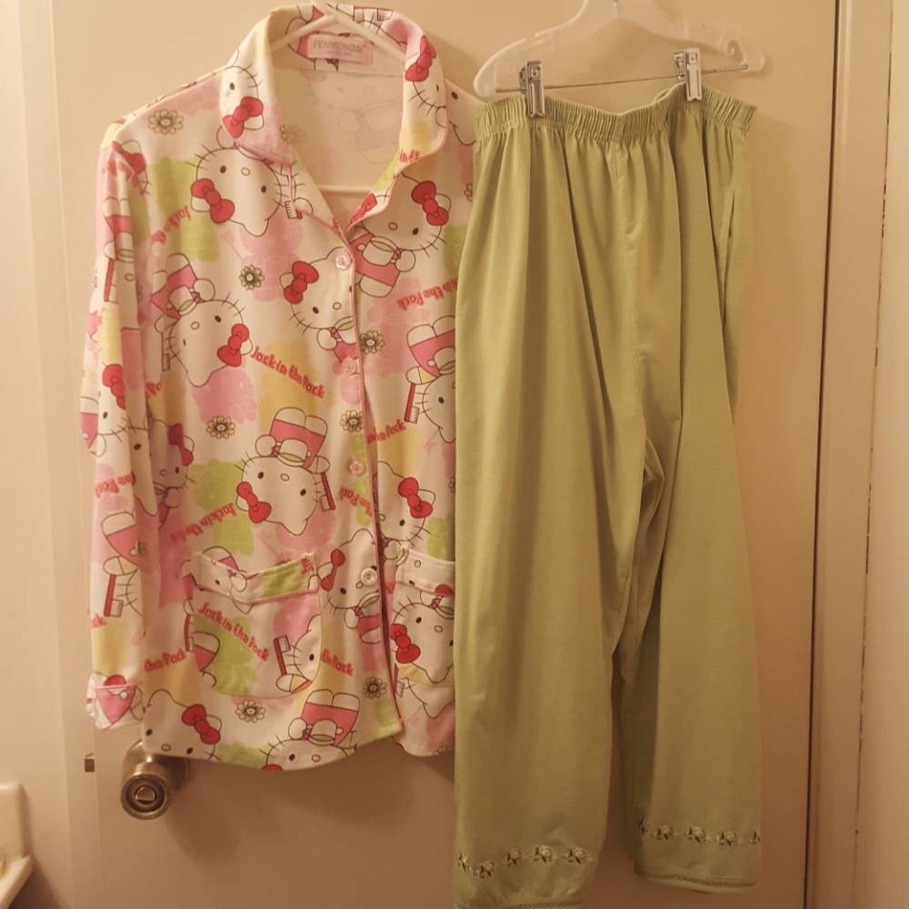 Fenmengsi Hello Kitty Print Pajama.